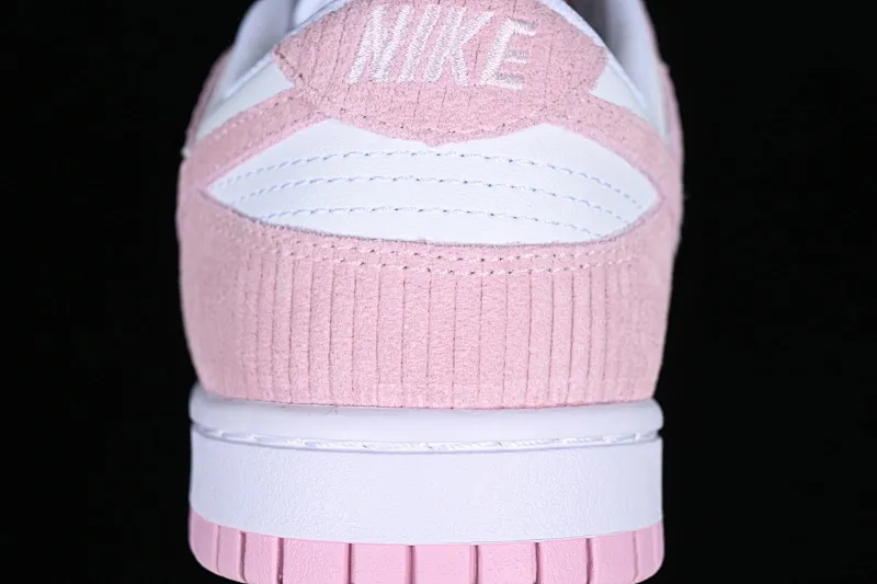 All categories Nk SB Dunk Series Nk SB Dunk Low low-top sneakers Cost-effective version Nk Dunk Low "Pink Corduroy" dirty pink corduroy SB low-top sports and leisure sneakers FN7167-100